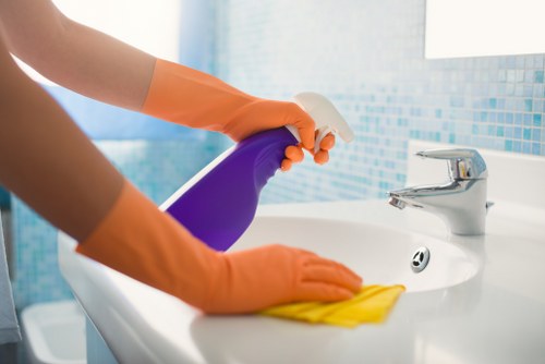 Kitchen deep cleaning during a Highbury move-out service